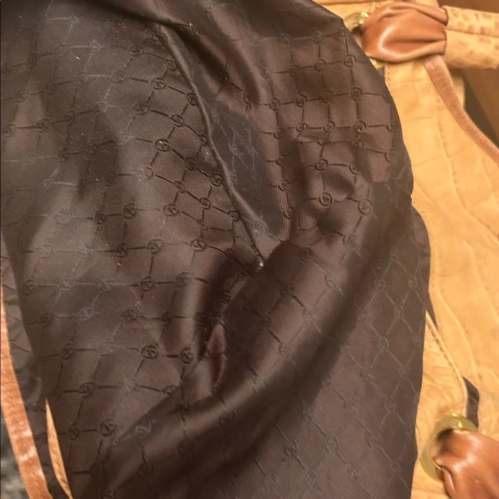 Elegant Tan Croc-Embossed leather Hobo Bag - Picture 8 of 13